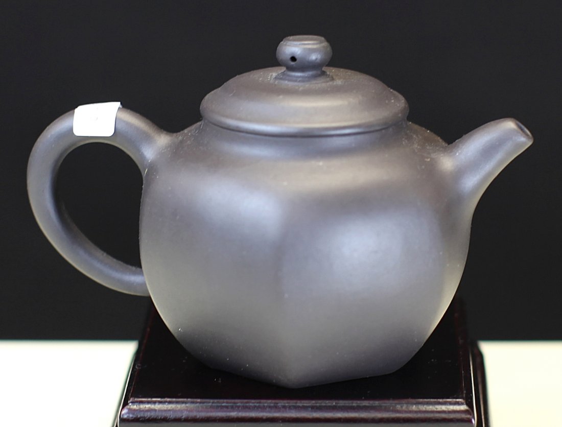 ZISHA POTTORY TEAPOT: D: 4", H: 3.75"