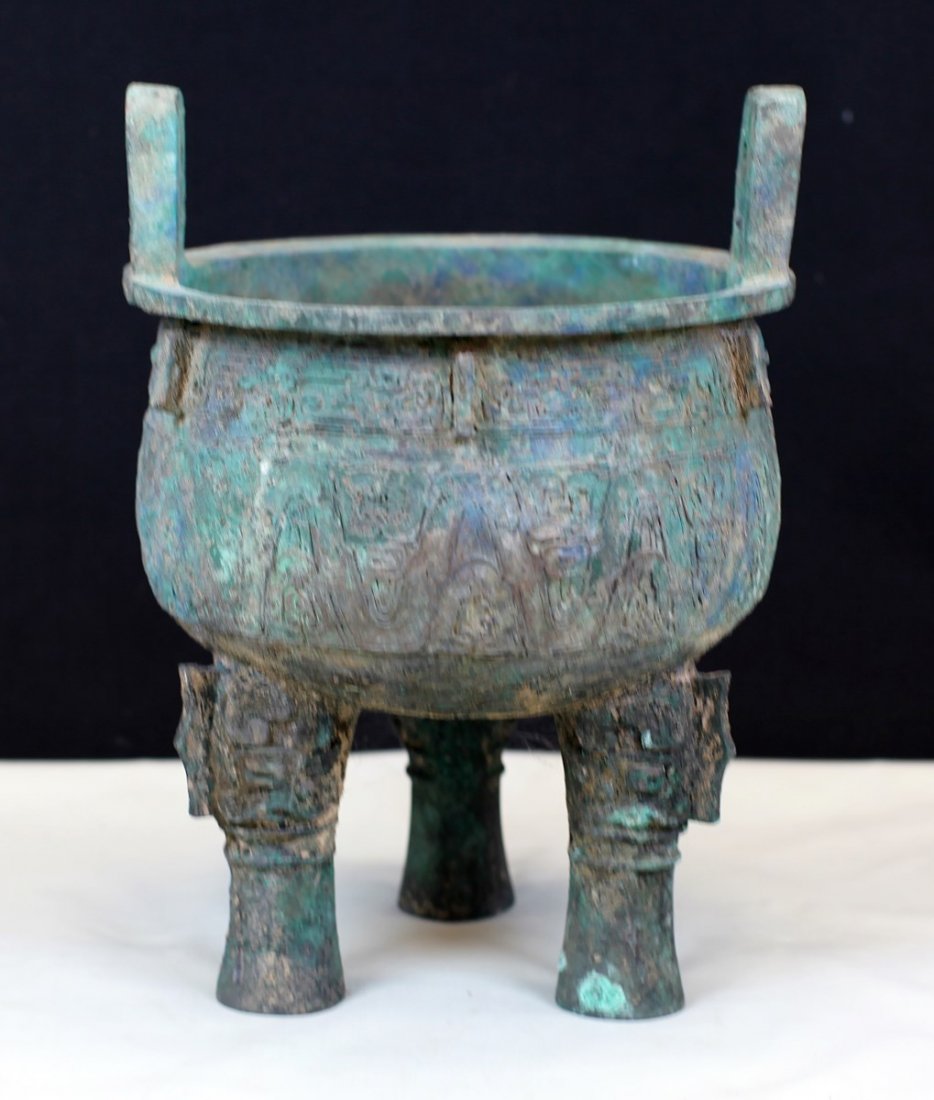 BRONZE TRI-FOOT DING: Zhou Dynasty; D: 12", H: 16.5"