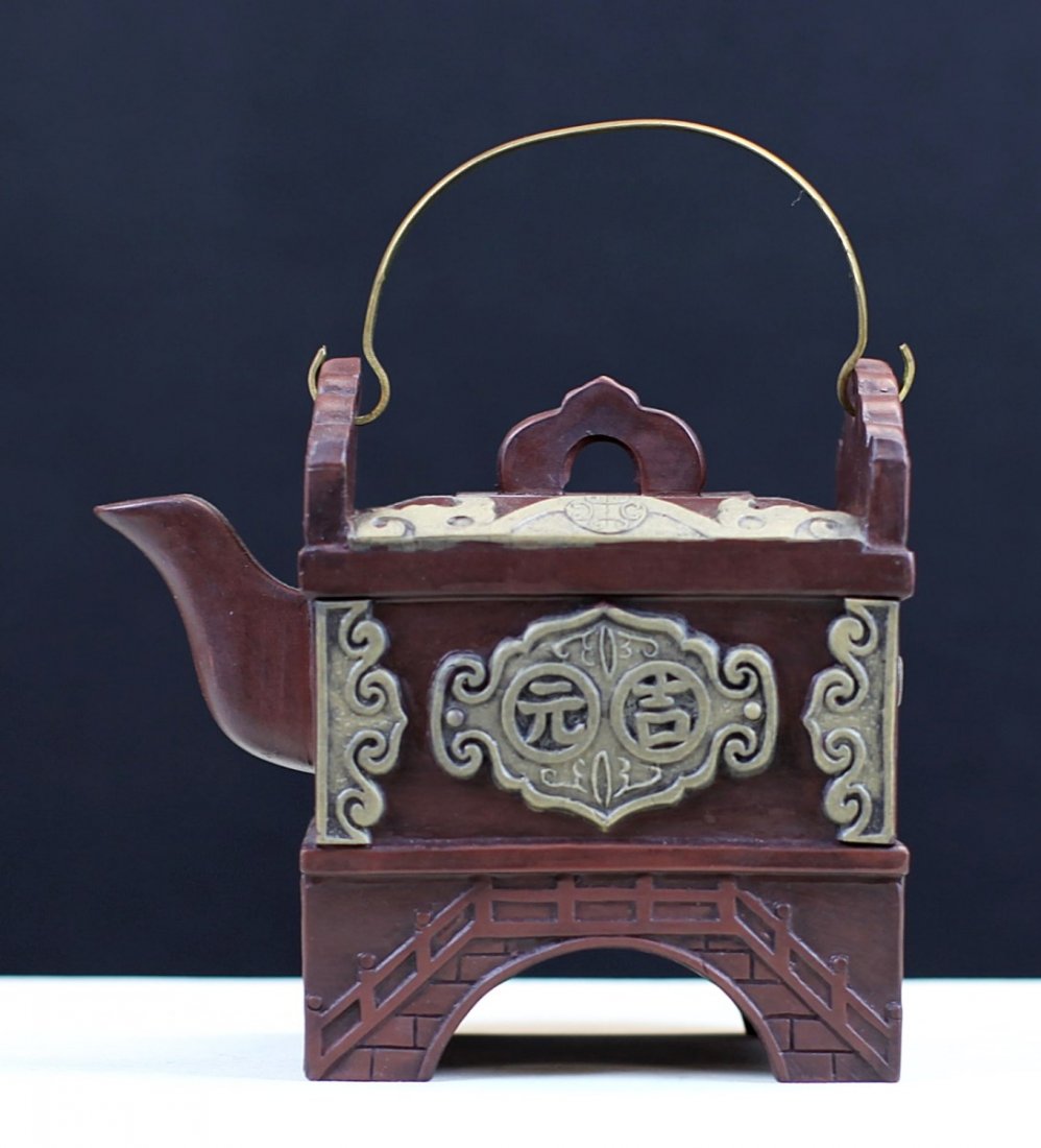 ZISHA POTTERY TEAPOT: 3.75*6.25*5.75"