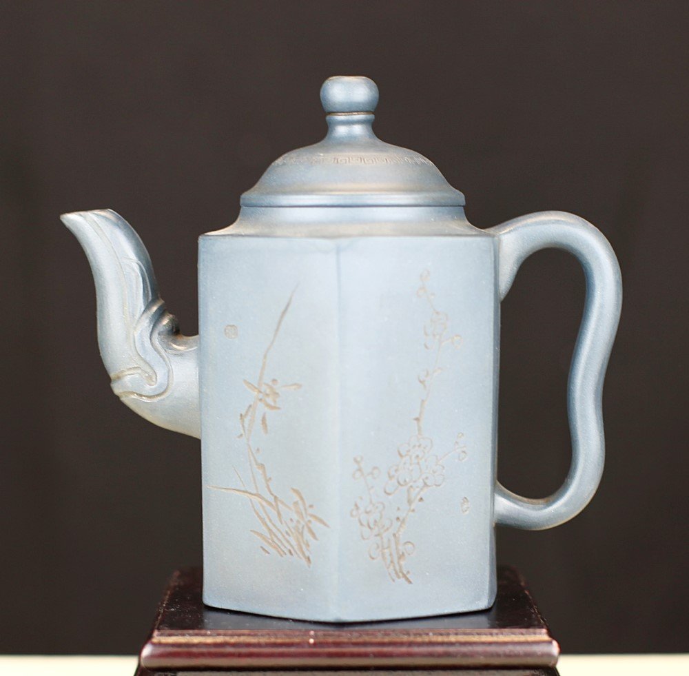 ZISHA POTTERY TEAPOT: Late 19th Century. D: 3.3", H: 5.5"