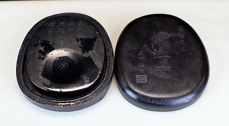 INKSTONE WITH HARDWOOD BOX: 19th Century. 6.75*5.75"