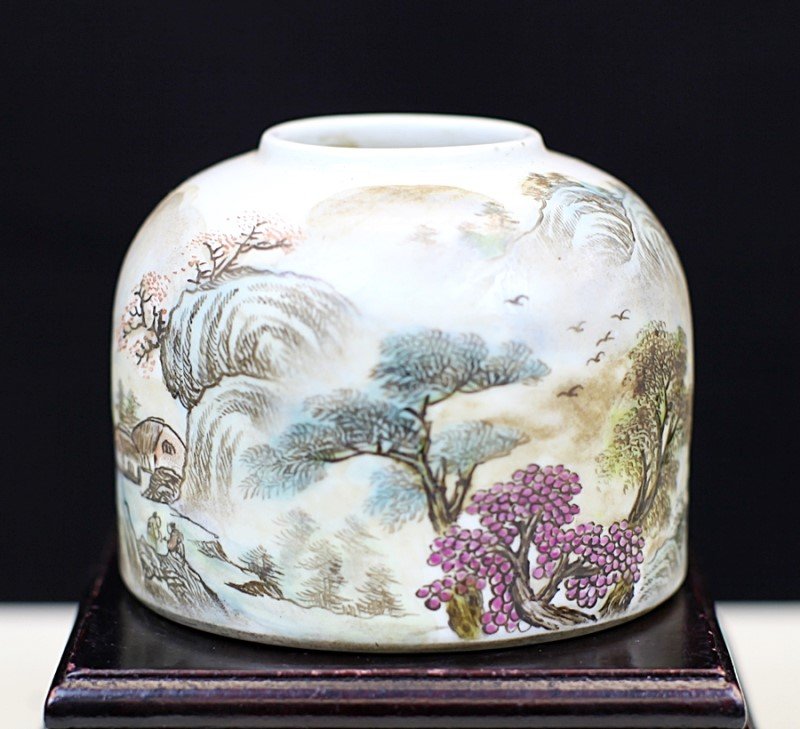 FAMILLE ROSE PORCELAIN BRUSH WASHER: 19th Century. Diameter: 3.5 inch, Height: 3 inch
