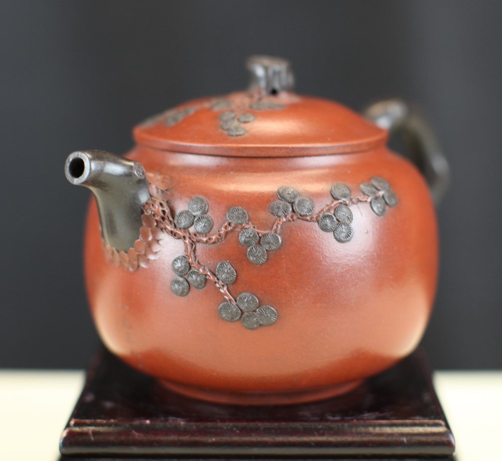 ZISHA POTTERY TEAPOT: Early 20th Century. Diameter: 3.75 inch, Height: 3.25 inch