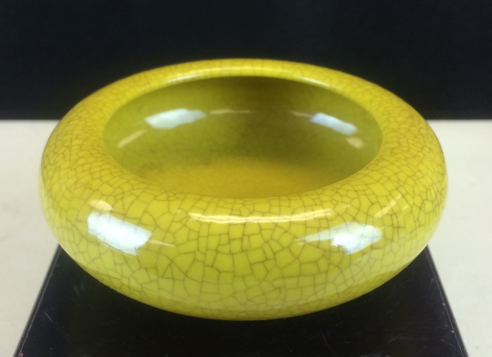 YELLOW GLAZED PORCELAIN BRUSH WASHER: Diameter: 3.75 inch, Height: 2.5 inch
