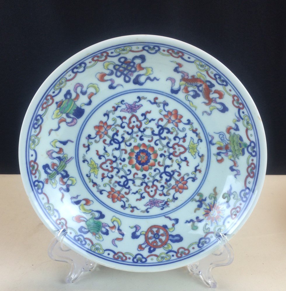 DOU-CAI GLAZED PORCELAIN DISH: Diameter: 7.25 inch, Height: 1.5 inch