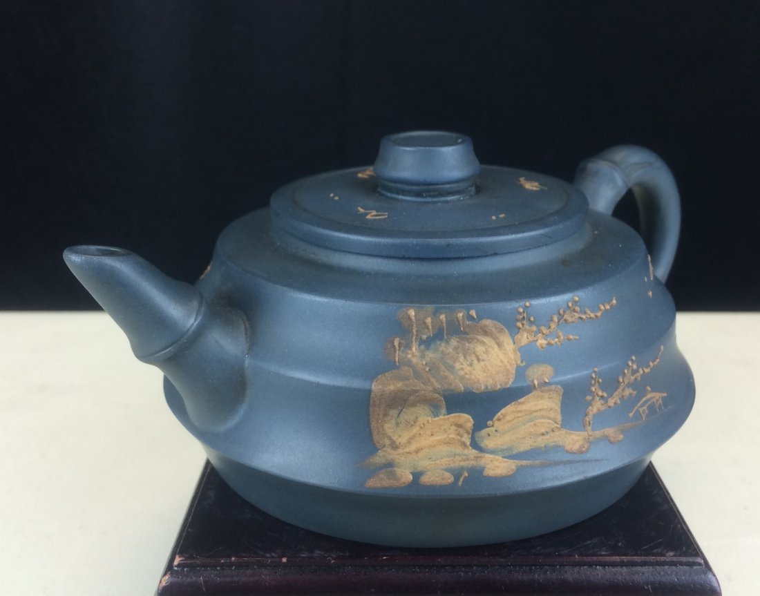 OLD ZISHA POTTERY TEAPOT: Early 20th Century. Diameter: 4.75 inch, Height: 2.5 inch
