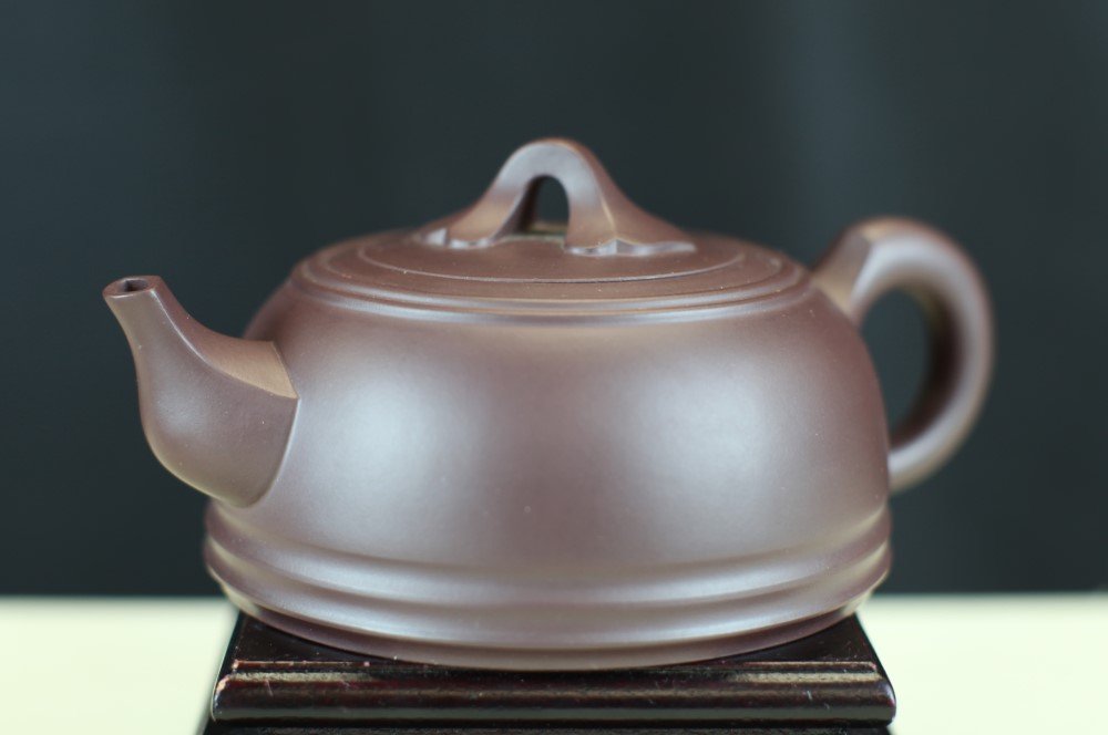 MASTERPIECE ZISHA POTTERY TEAPOT: Diameter: 4.5 inch, Height: 2.75 inch
