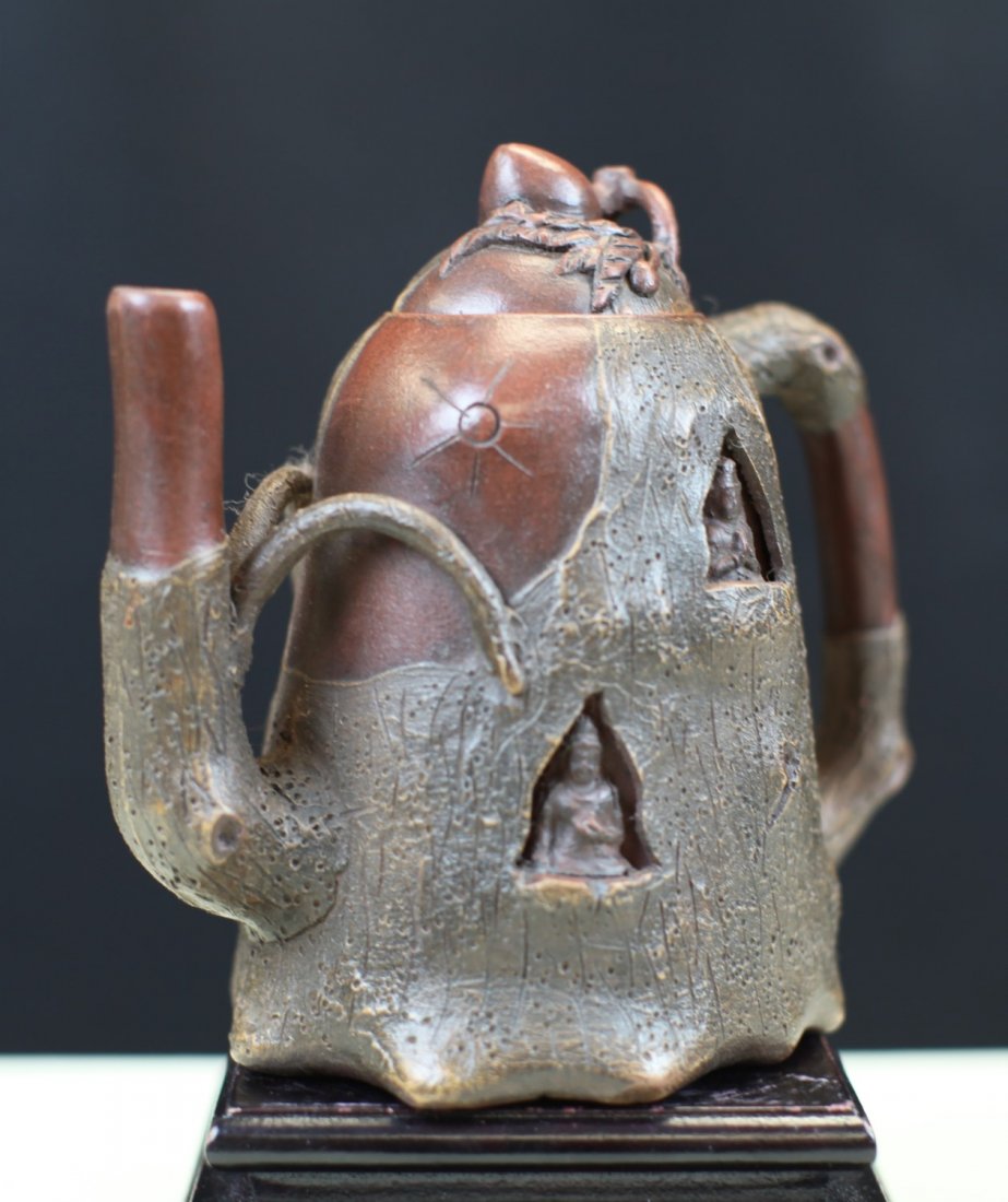 OLD ZISHA POTTERY TEAPOT: Early 20th Century. Diameter: 4.25 inch, Height: 6 inch