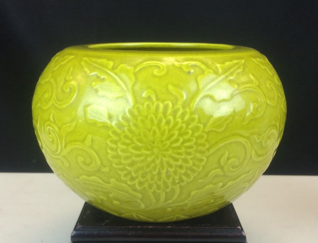 YELLOW GLAZED POCELAIN BRUSH WASHER: Height: 4 inch