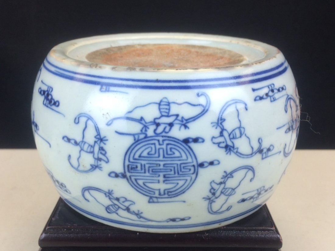 BLUE AND WHITE PORCELAIN INKSTONE: Diameter: 5 inch, Height: 2.75 inch