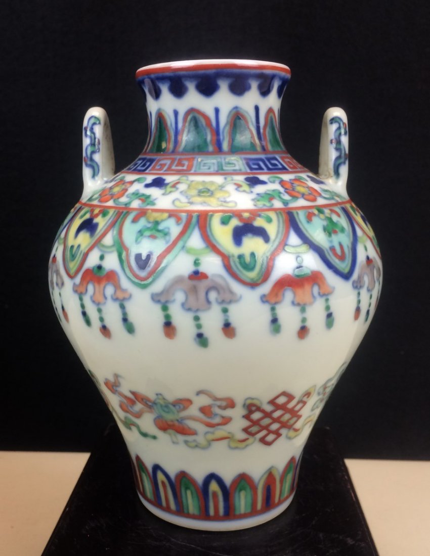 DOU-CAI GLAZED PORCELAIN POT: Late 19th Century. Height: 5.5 inch