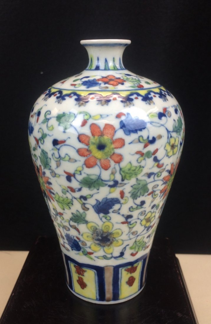 DOU-CAI GLAZED PORCELAIN MEI-PING: Late 19th Century. Height: 5.5 inch
