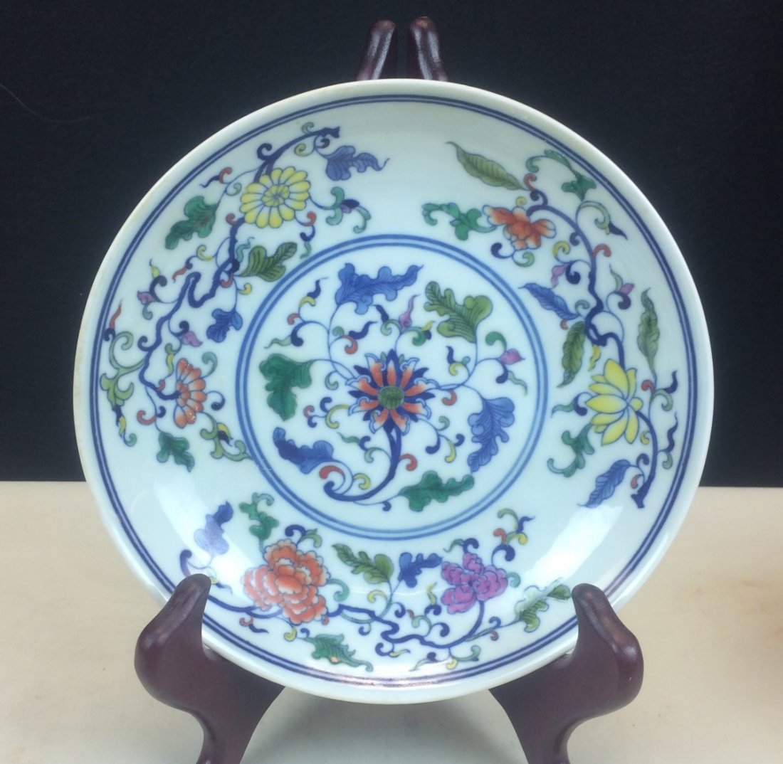 DOU-CAI GLAZED PORCELAIN DISH: Diameter: 7.25 inch, Height: 1.5 inch