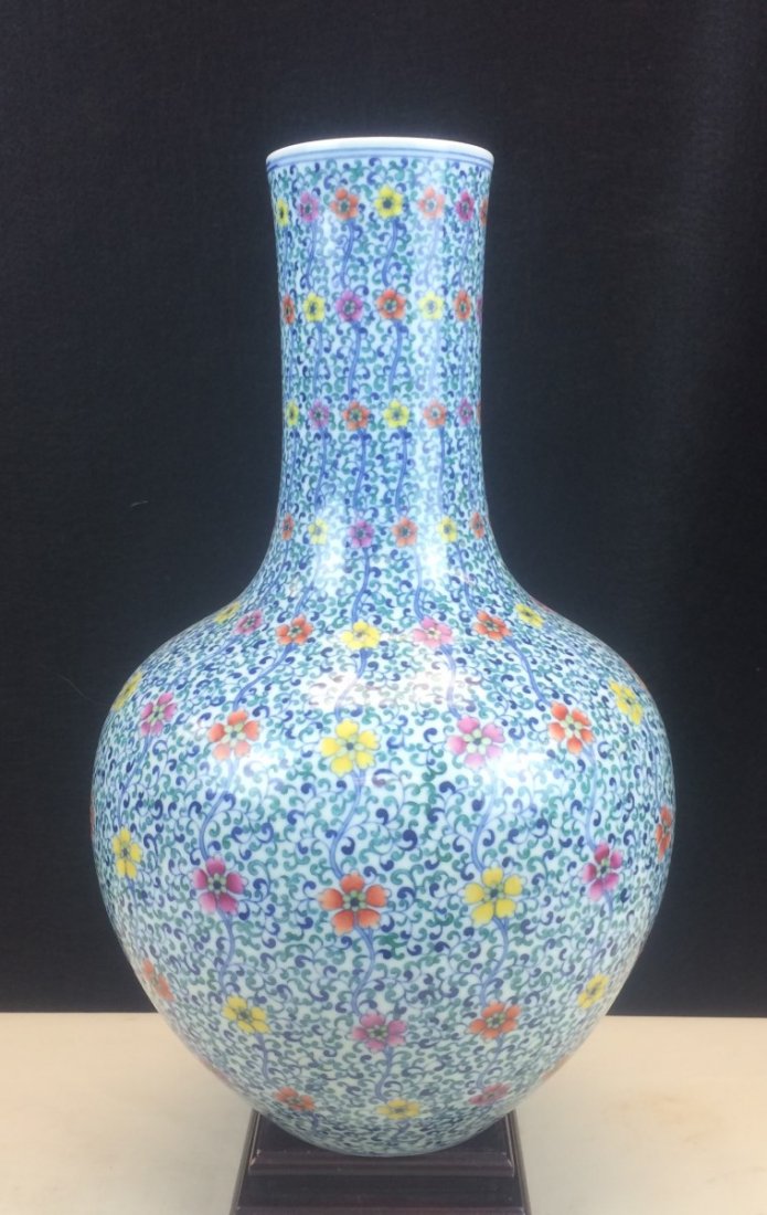 DOU-CAI GLAZED PORCELAIN VASE: Height: 15 inch