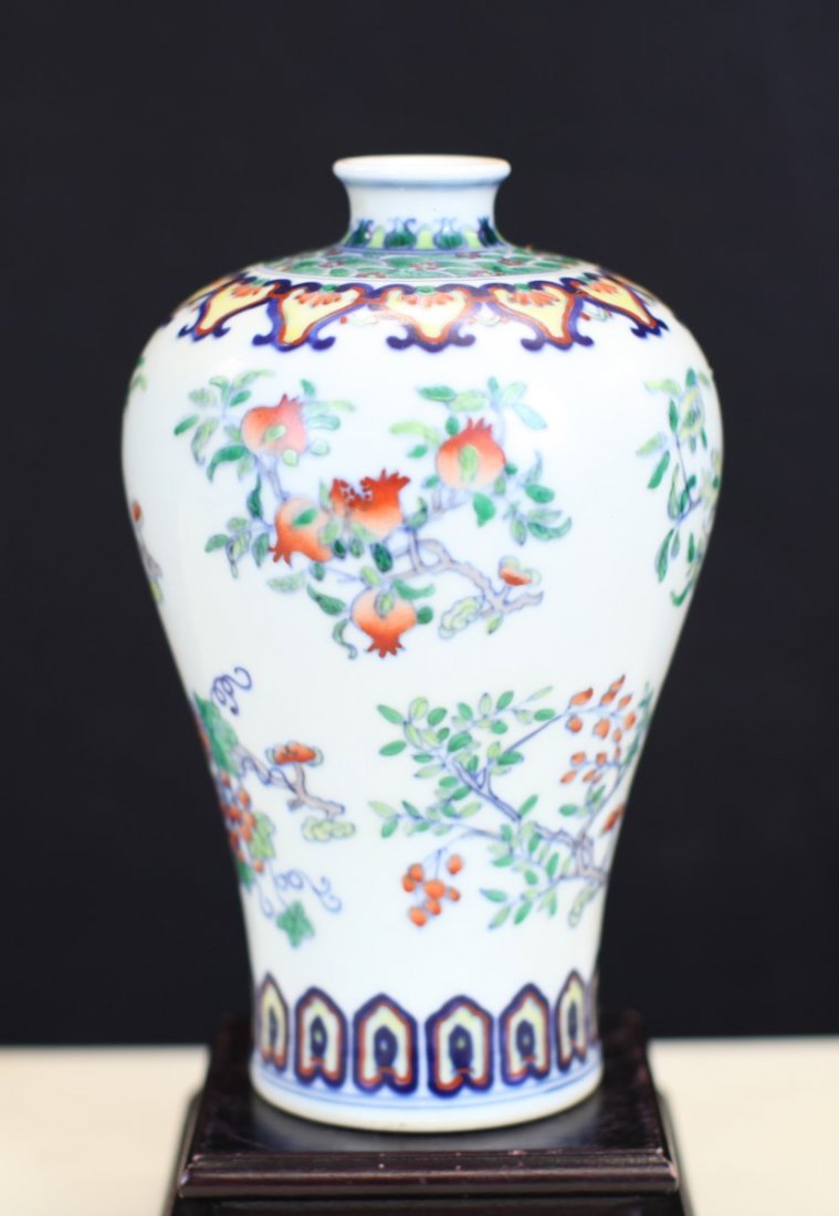 DOU-CAI GLAZED PORCELAIN MEI-PING: 18th Century. Height: 8 inch