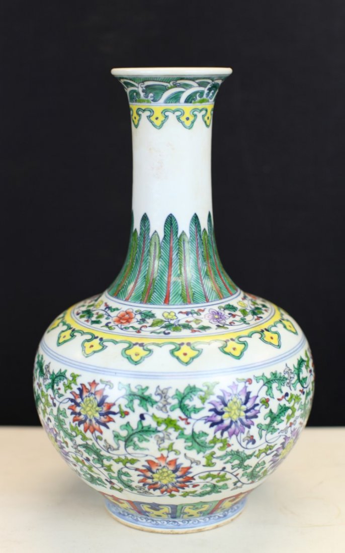 DOU-CAI GLAZED PORCELAIN VASE: 18th Century. Height: 14 inch