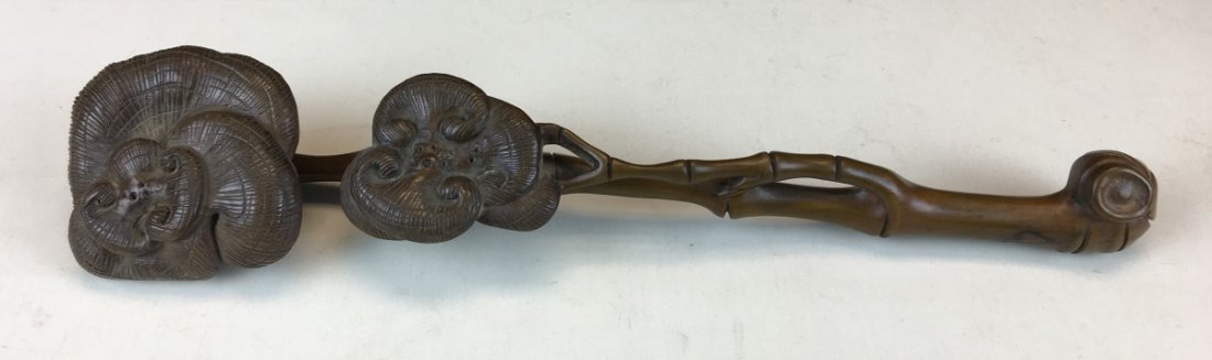 BOXWOOD RUYI SCEPTER: Late 19th Century. Length: 12.5 inch