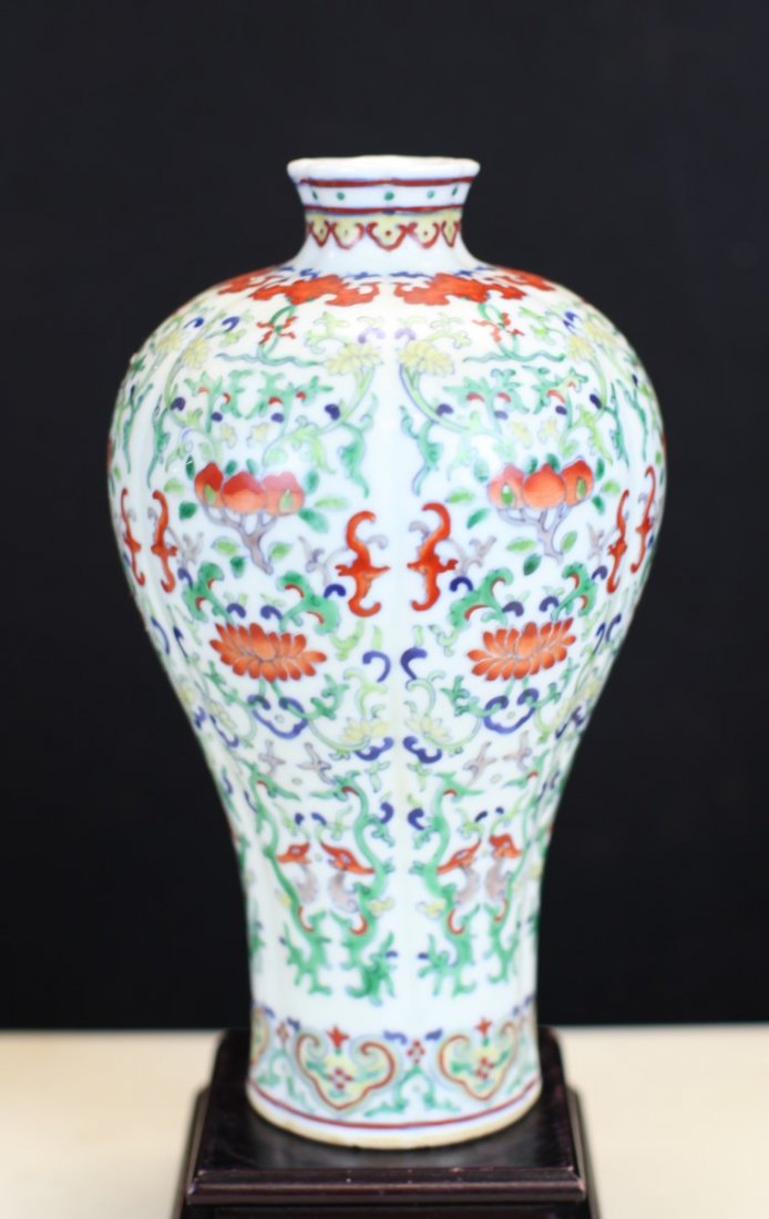 DOU-CAI GLAZED PORCELAIN MEI-PING: 18th Century. Height: 10.25 inch