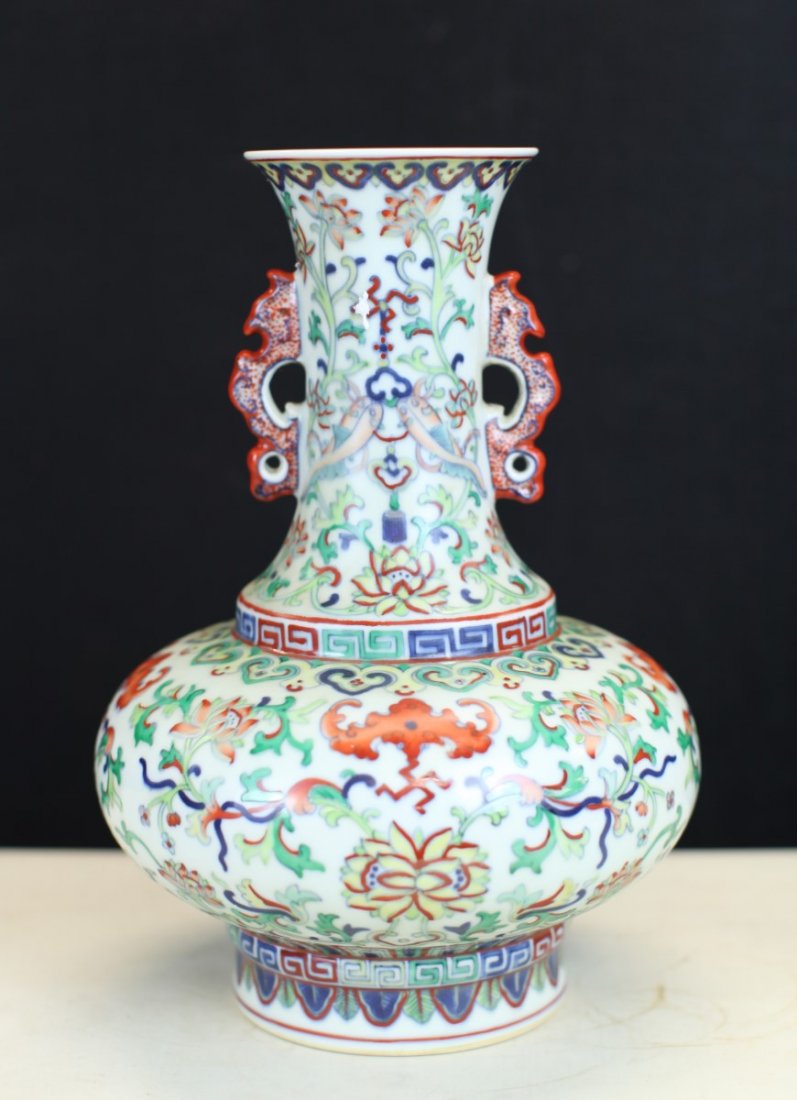 DOU-CAI GLAZED PORCELAIN VASE: 18th Century. Height: 12 inch