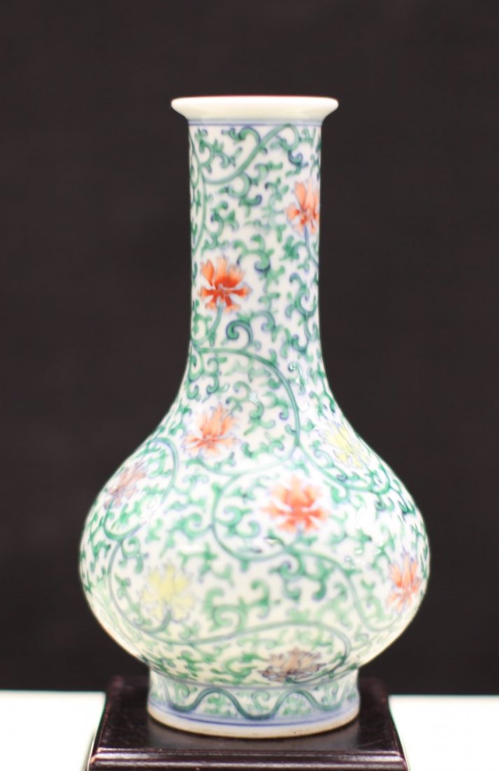 DOU-CAI GLAZED PORCELAIN VASE: Late 19th Century. Height: 8.25 inch