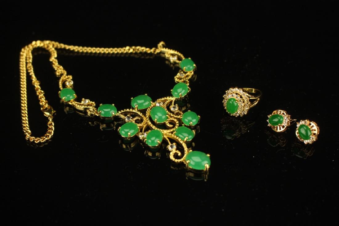 Set of Chinese green jade accessories (1 of 3)