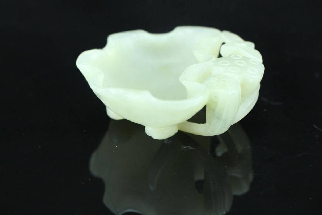 Chinese white jade brush washer ; H: 2.3 cm , D: 5.3 cm: Chinese white jade brush washer ; H: 2.3 cm , D: 5.3 cm