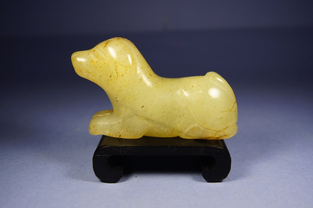 Chinese antique white jade Dog figure; 19th C: Chinese antique white jade Dog figure; 19th C ; H: 5.2 cm ,W: 9.5 cm