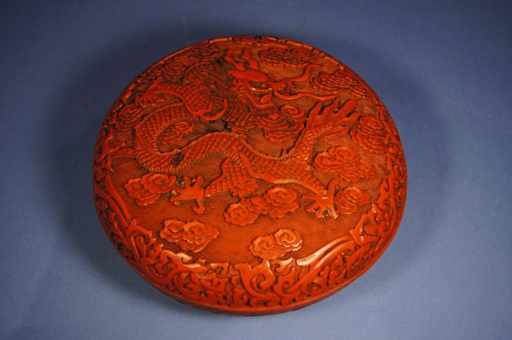 Chinese antique cinnabar lacquer ware box: Chinese antique cinnabar lacquer ware box ; Five claws dragon ; H: 7 cm , D: 18 cm