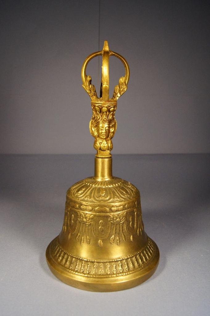 Chinese Tibetan Buddhist Ritual bell: Chinese Tibetan Buddhist bronze Ritual bell ; H: 22 cm , D: 12.5 cm