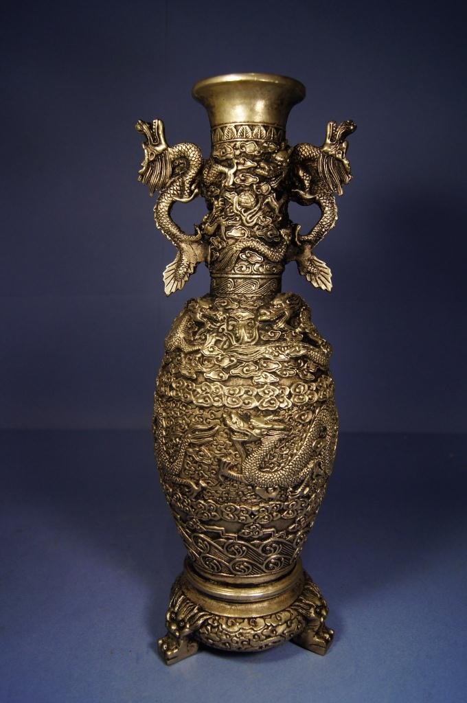 Chinese antique silver Dragon vase: Chinese antique silver Dragon vase ; Ming mark ; H: 30.5 cm