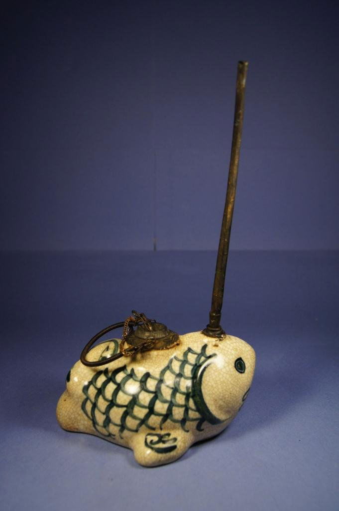 Tibetan antique ceramic Opium pipe Fish: Tibetan antique ceramic Opium pipe Fish ; H: 22.5 cm , W: 13 cm