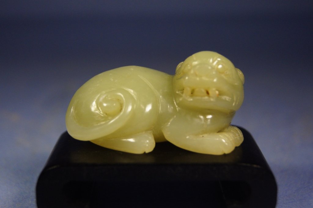 Chinese antique white jade Fu-Dog: Chinese antique white jade Fu-Dog ; H: 3 cm ,W: 5.8 cm