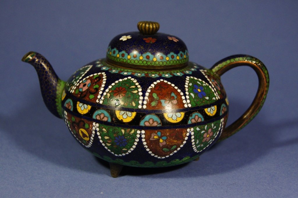 Japanese antique Cloisonne tea pot: Japanese antique Cloisonne tea pot ; H: 9 cm , W: 15.5 cm