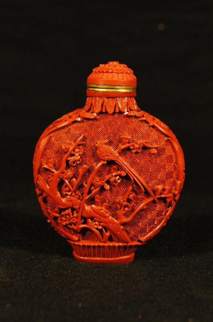 Chinese antique Cinnabar carved snuff bottle: Chinese antique Cinnabar carved snuff bottle ; scene of bird on cherry blossom ; H: 7.5 cm