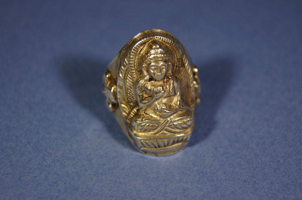 Tibetan antique sterling silver Buddha ring: Tibetan antique sterling silver Buddha ring ; L: 2.2 cm , D: 2.6 cm