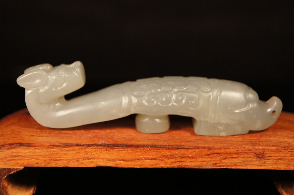 Chinese antique white jade belt hook: Chinese antique white jade belt hook ; Dragon head ; L: 9 cm
