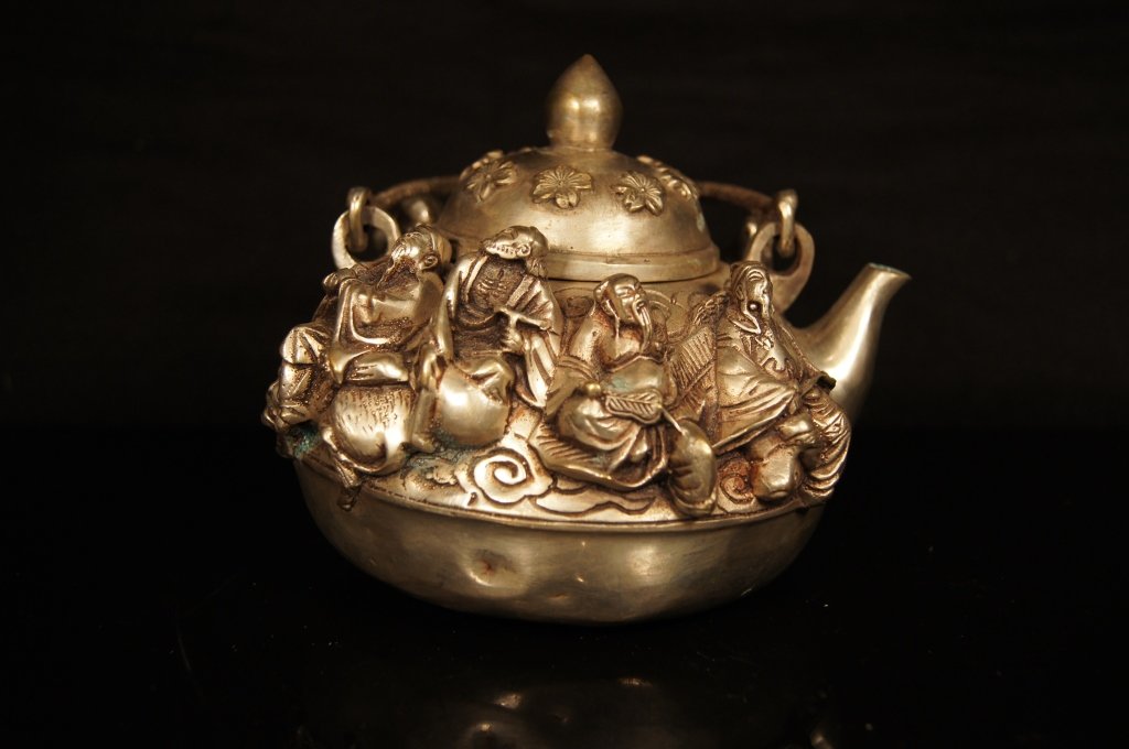 Chinese antique Silver & Copper tea pot: Chinese antique Silver & Copper tea pot ; Ming mark ; H: 11 cm ., W: 14 cm