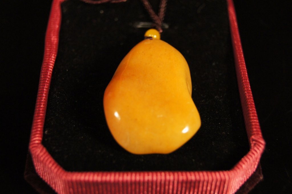 Indonesian antique Tian-huang pendant: Indonesian antique Tian-huang pendant ; H: 4.5 cm , 31 grams