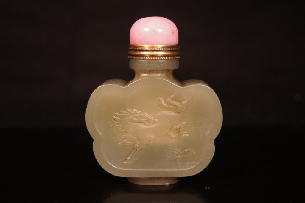 Chinese antique Celadon jade snuff bottle: Chinese antique Celadon jade snuff bottle ; pink coral stopper ; horse and calligraphy ; H: 6.8 cm , W: 5.4 cm