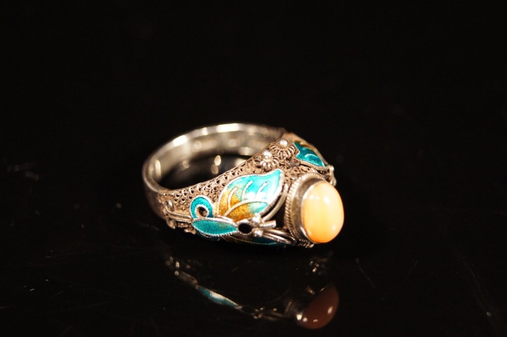 Chinese Coral and silver ring: Chinese Coral and silver ring ; 925 mark ; D: 18 mm