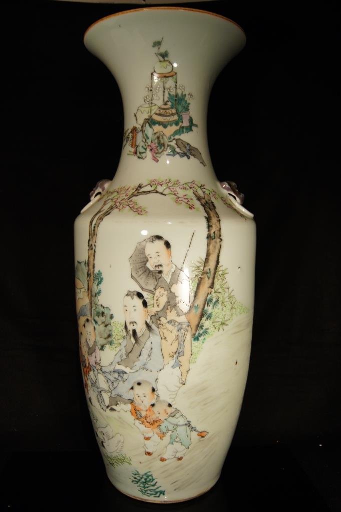 Chinese Large Famille rose porcelain vase (1 of 8)