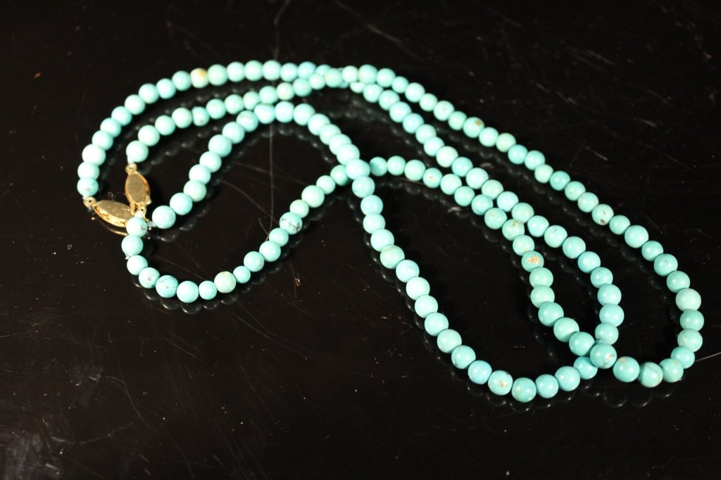 Pair of Chinese turquoise beads necklace (1 of 3)