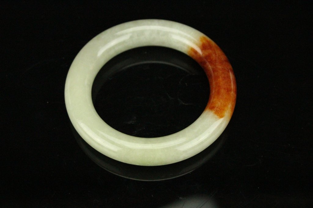 Chinese two tone jade Bangle ; D: 8.2 cm (1 of 2)