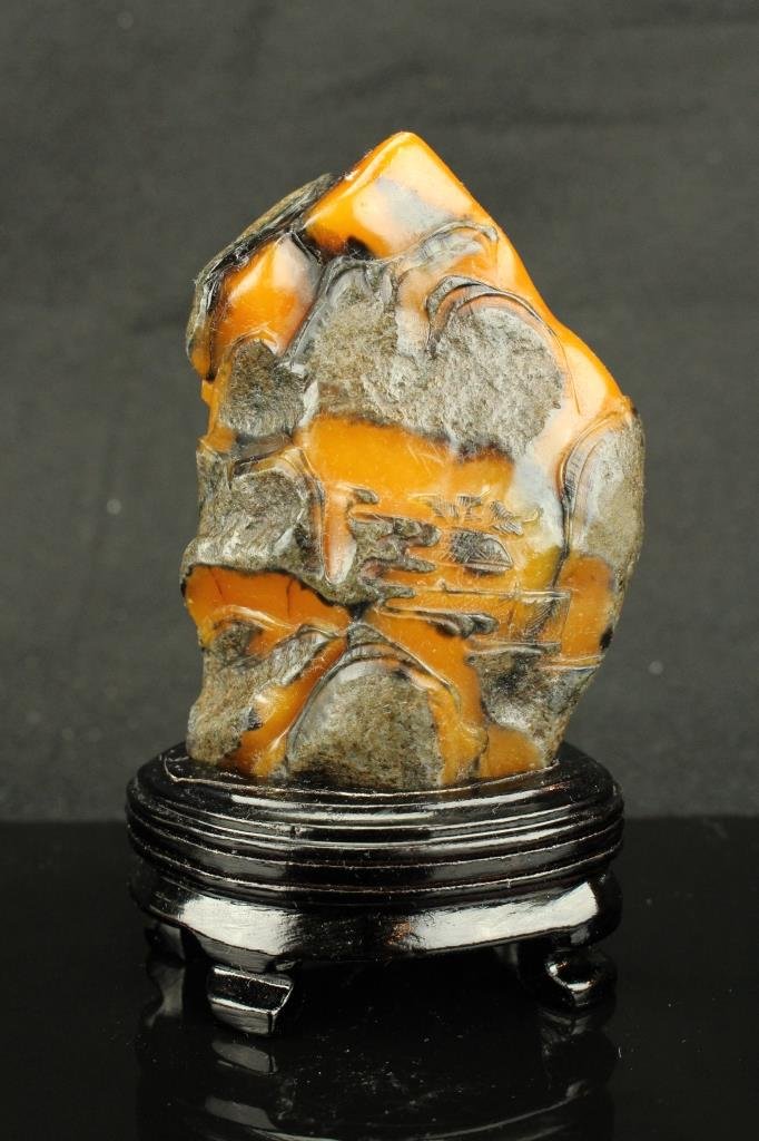 Chinese Crow skin Shoushan seal with stand: Chinese Crow skin Shoushan seal with stand ; H: 10 cm