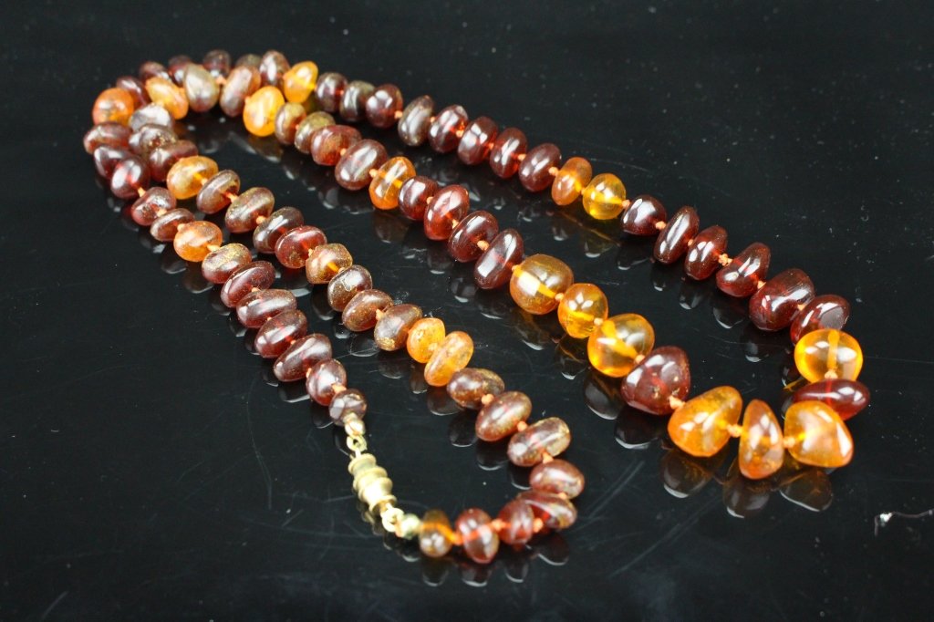 Chinese Amber beads necklace : 10 to 12 mm beads (1 of 4)