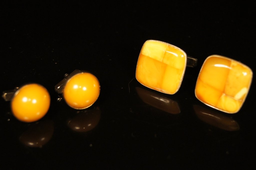 Chinese yellow Amber man's accessories (1 of 2)