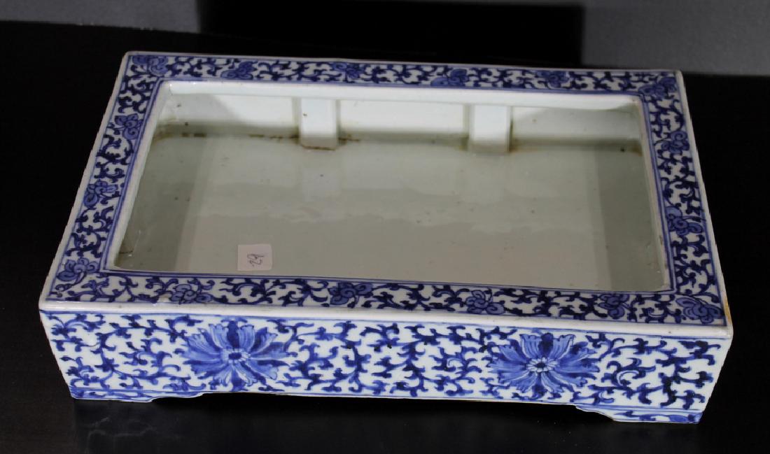 Qing Dynasty B&W Planter (1 of 3)