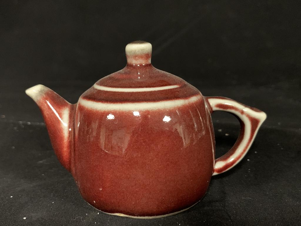 Red Glazed Water Drop Pot (1 of 2)