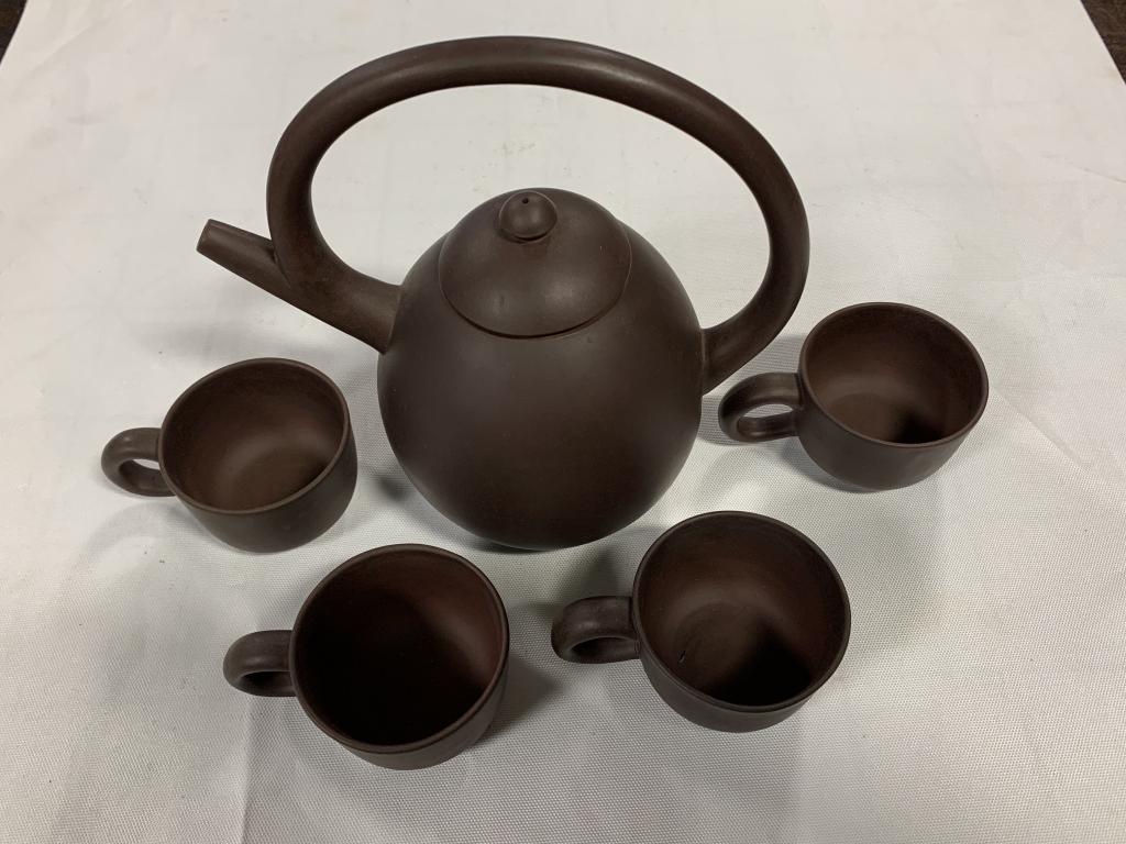 A Set of Yinxing Tea Pot and Cups: .