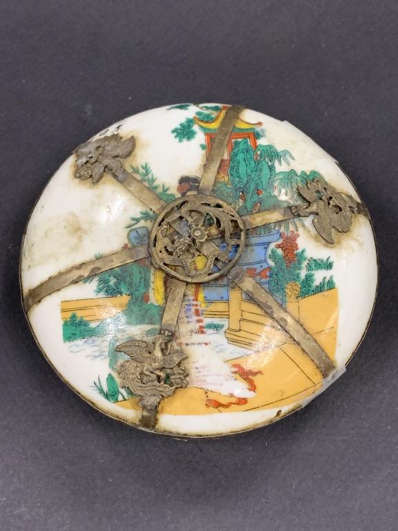 Porcelain Box: .